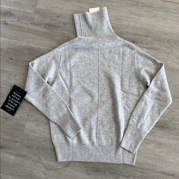 NWT Tuckernuck' Gray Cashmere Turtleneck Sweater - Picture 9 of 9